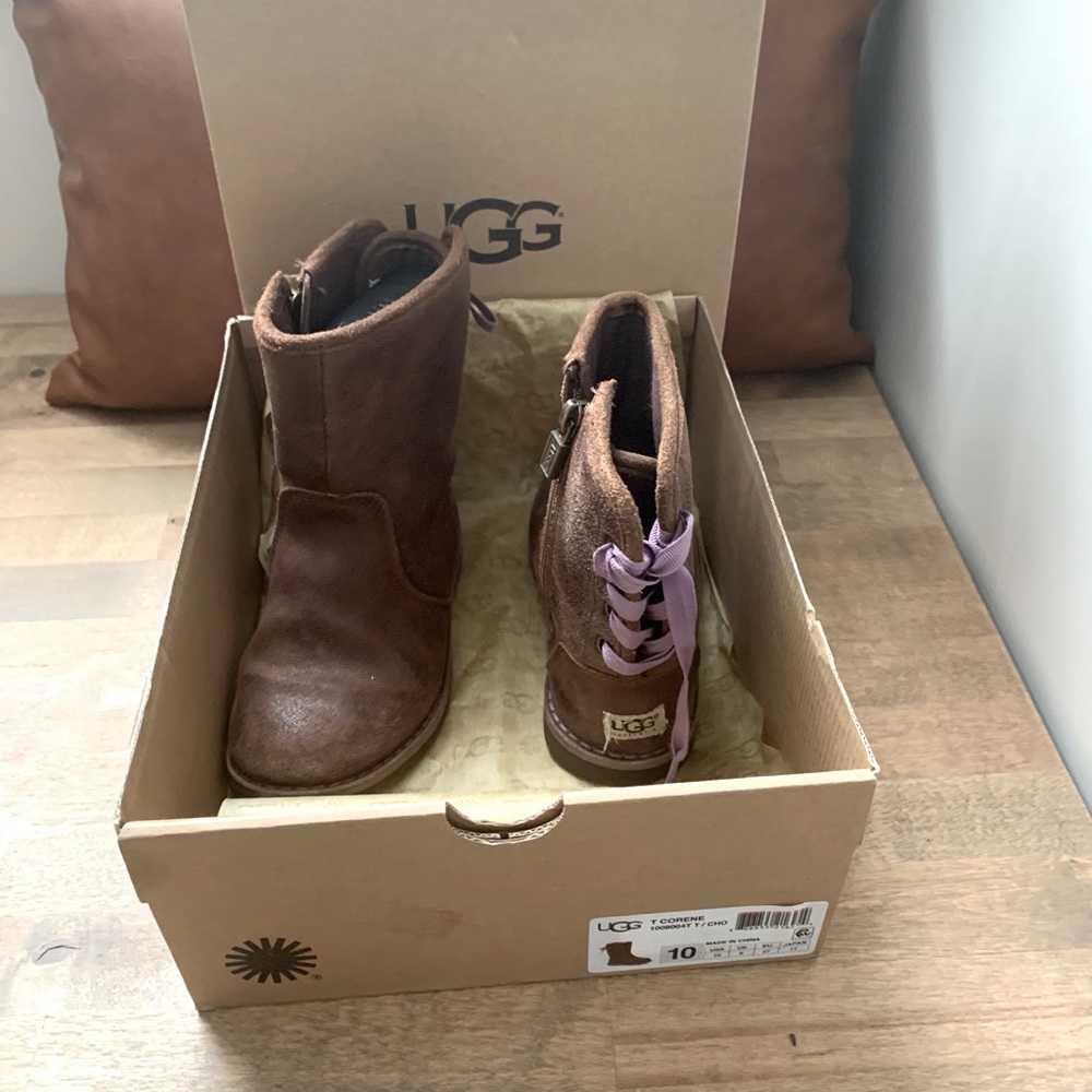 Little girls Ugg boots